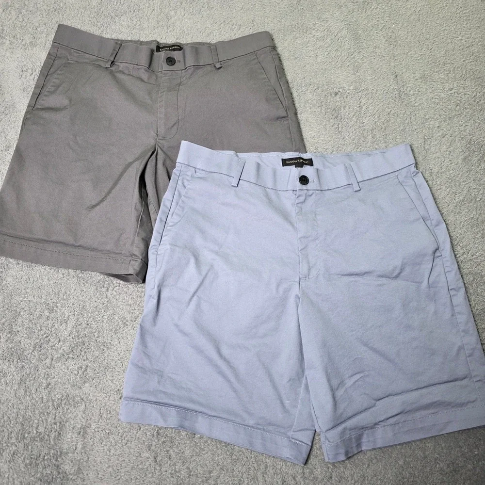 Banana Republic Mens 34 Chino Shorts Grey Blue 2 Pack Stretch Cotton 9 Inseam